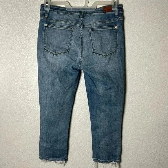 Judy Blue Capri Fit Light Wash Distressed Denim - Picture 10 of 11